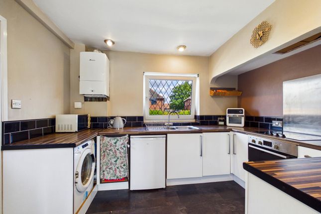 2, Lancaster Street, Castleford photo 3