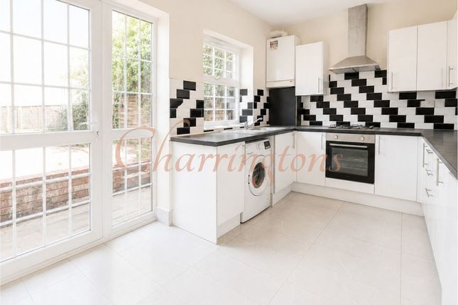24 Marloes Close, London photo 5