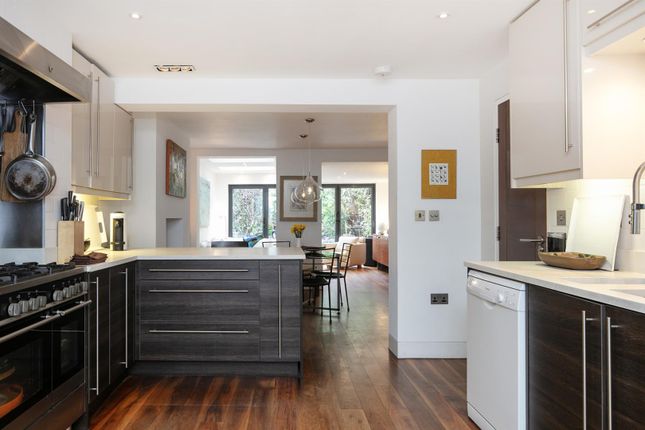 Terraced house for sale in Graces Road, Camberwell