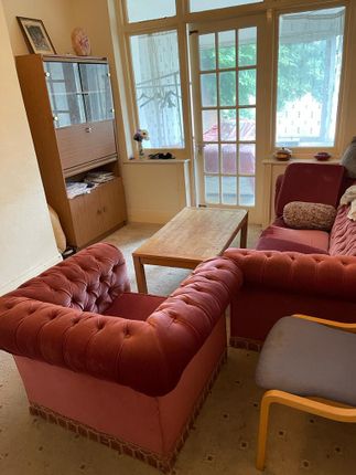 Thumbnail Room to rent in Carlton Crescent, Luton