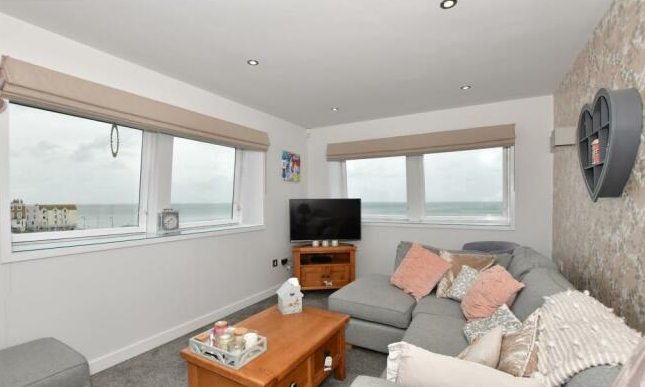 Flat for sale in Beacon Hill, Herne Bay