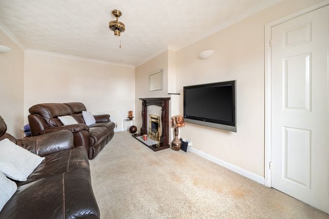 31, Goddards Close, Hook photo 4