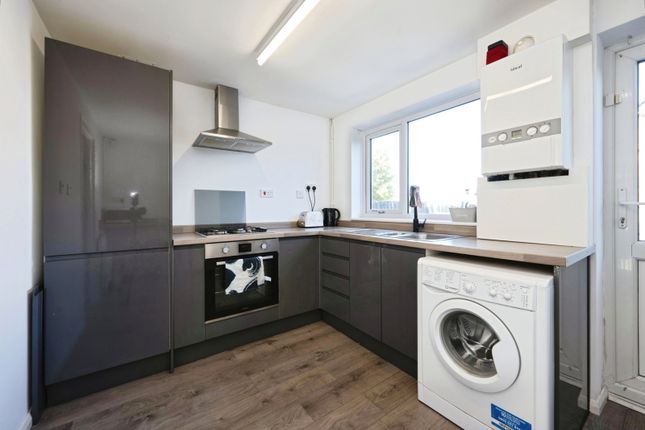 73, Penda Close, Luton photo 3