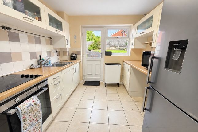 16, Barsham Drive, Brierley Hill photo 2