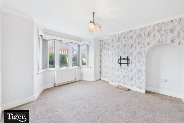 10, Woodridge Avenue, Thornton-Cleveleys photo 3