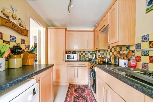 14, Skewbridge Close, Swindon photo 4