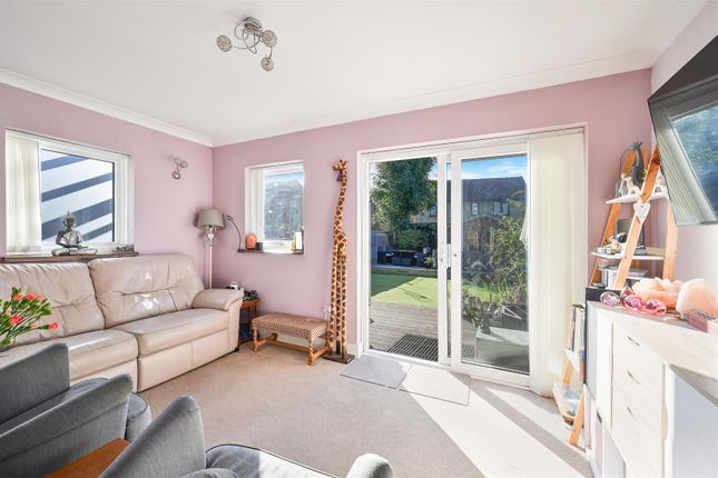 34, Lyme Regis Road, Banstead photo 4