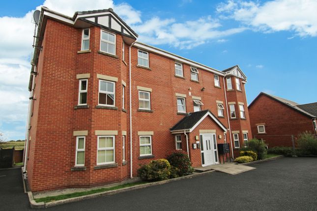 Flat to rent in Garden Vale, Leigh