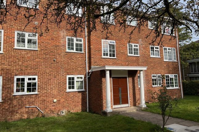 Thumbnail Flat for sale in Kingfisher Drive, Staines-Upon-Thames, Surrey