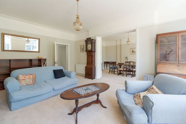 2 Woodstock Close, Oxford photo 4