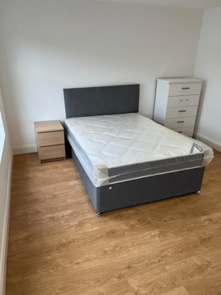 Room to rent in Clarendon Road, Croydon
