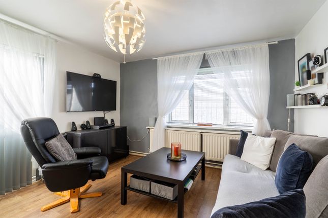 Flat 19, Lewis Court, Northfleet photo 3