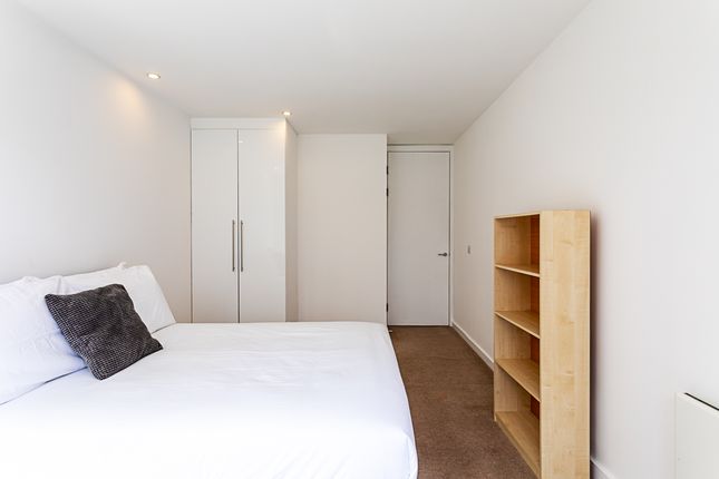 Flat to rent in Flat Chamber Street, London
