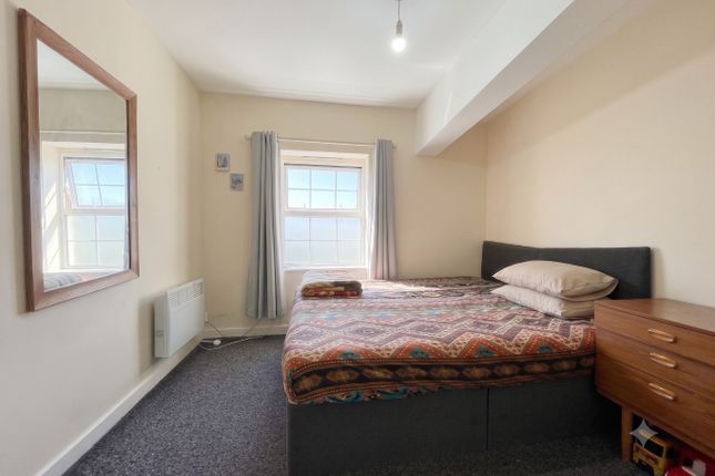 Flat 13, Waynes Court, Luton photo 3