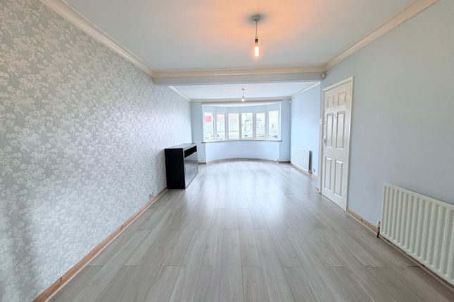 197, Rochester Avenue, Feltham photo 3