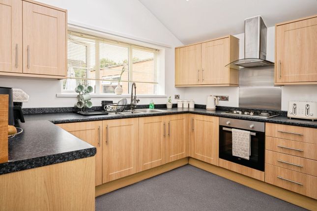 4, Hurlbote Close, Wilmslow photo 2
