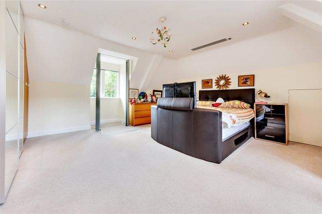 Detached house for sale in Paddock View, Radlett, Hertfordshire