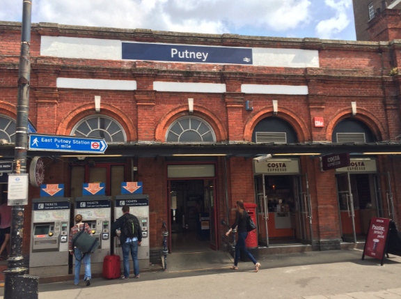 3 bed flat to rent in Putney High Street, Putney