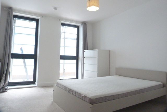 Flat to rent in Nobel Close, Colindale