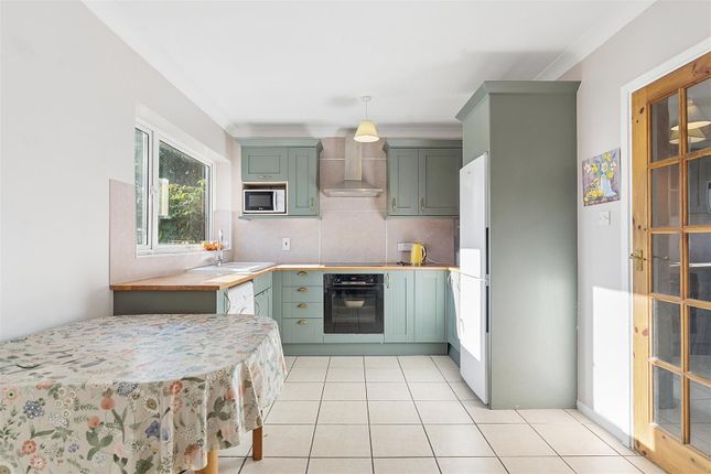 3, Foxbury, New Ash Green photo 2