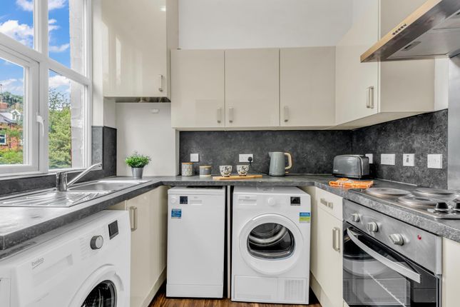 Flat 3, 15, HYDE PARK TERRACE, Leeds photo 3