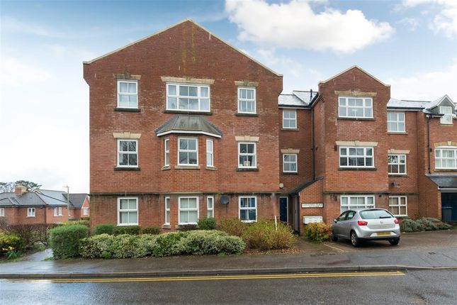 Flat for sale in Gardeners Place, Chartham, Canterbury