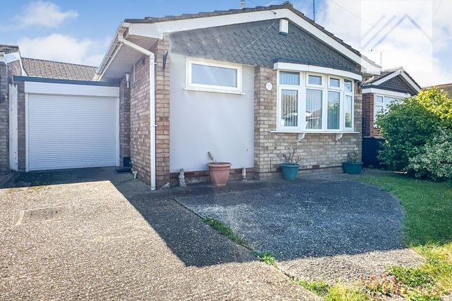 6 Helden Avenue, Canvey Island photo 2