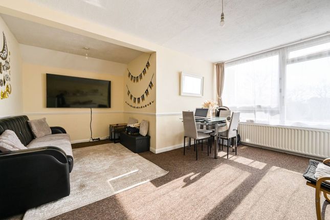 Thumbnail Flat for sale in Mistral Court, Chingford, London