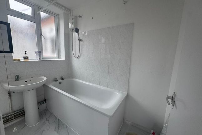 RR, Farnham Road, Slough photo 5