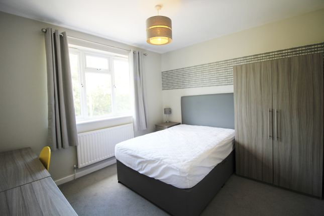 Thumbnail Room to rent in London Road, Earley, Reading