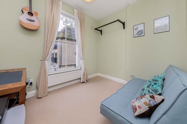 Maisonette for sale in Davenant Road, London