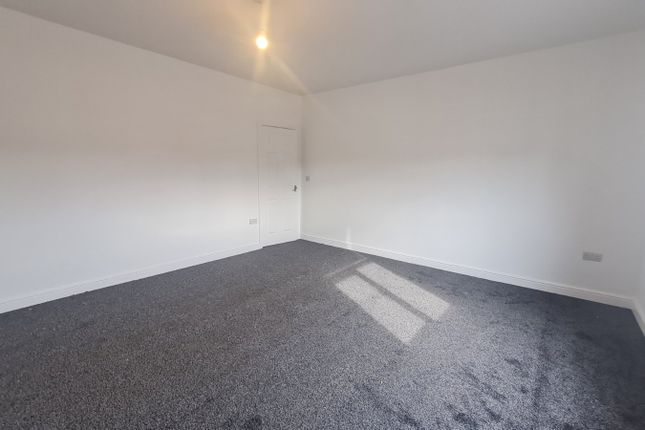 2b, Manygates Lane, West Yorkshire photo 5