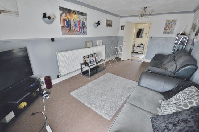 20, Belsize Avenue, Jaywick photo 3