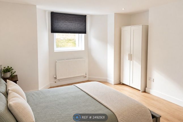 Lower Ground Floor Flat, Meanwood Road, Leeds photo 3