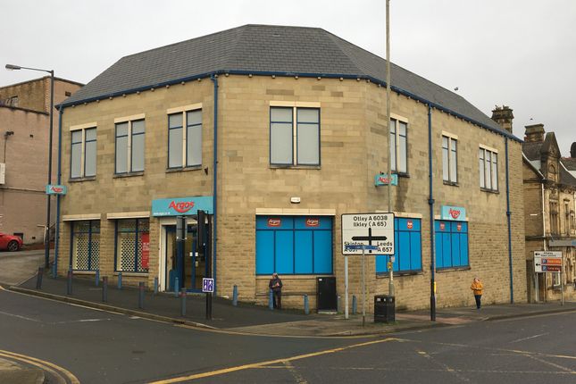 Retail premises to let in Bank Street, Shipley