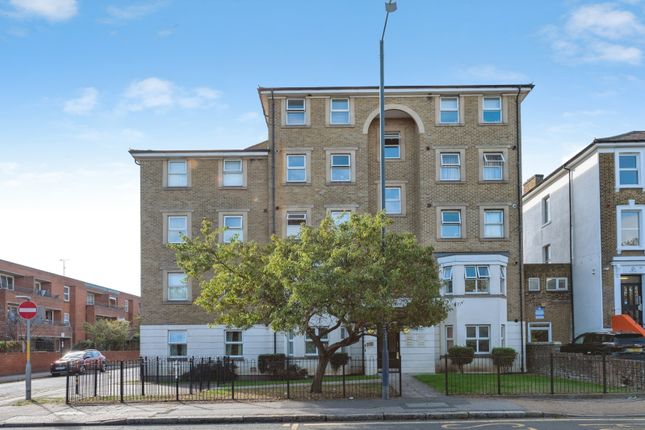 2-bed flat on Flat 10 Pioneer Court,, Overcliffe, Kent, £175,500
