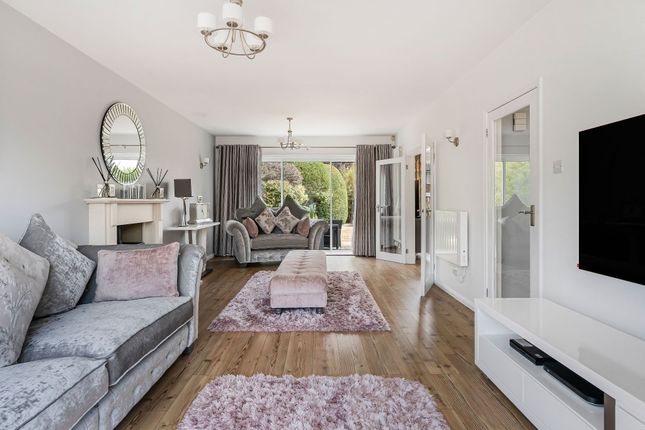 2 Wain Close, Potters Bar photo 2