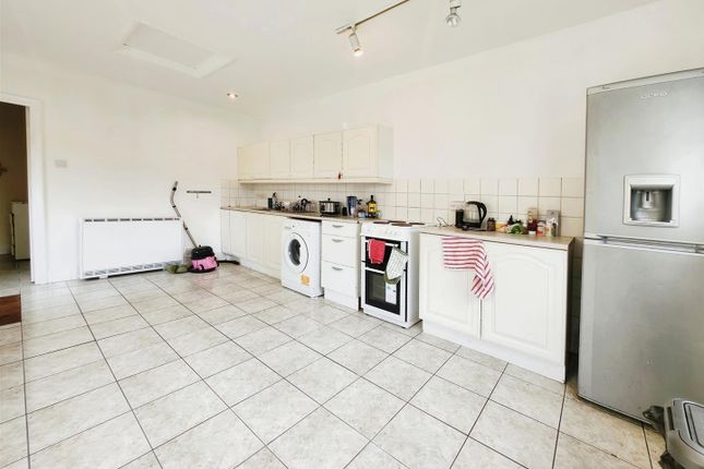 Maisonette to rent in Cromwell Road, London