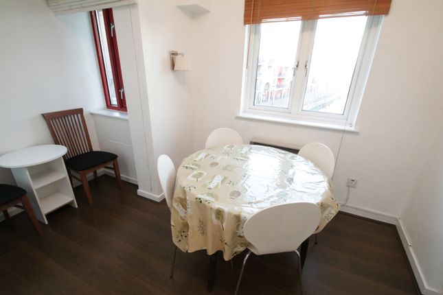 Room to rent in Maynards Quay, Wapping