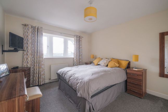 138, Grimescar Road, Huddersfield photo 4