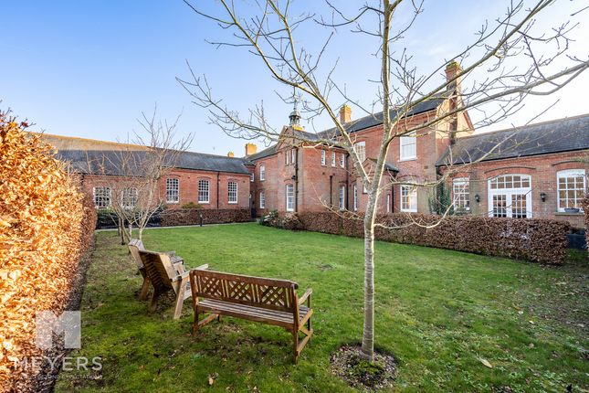 Flat 8 Barton Hall Court, Bartons Road, Fordingbridge photo 3