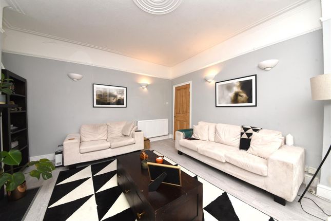 Flat for sale in Sedgemere Avenue, East Finchley