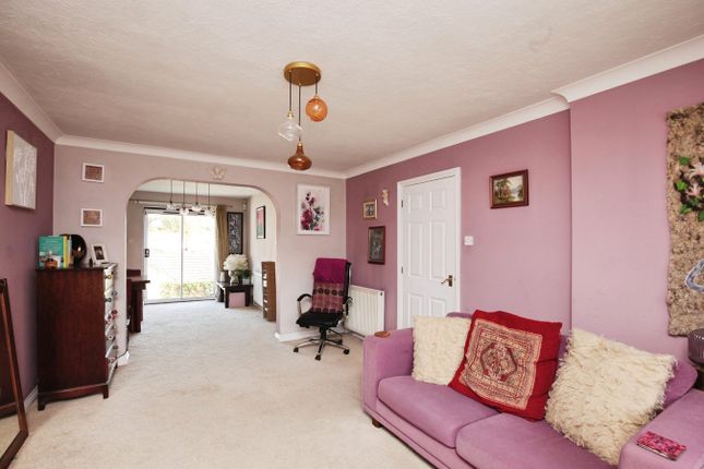 22, Lindisfarne Way, Torquay photo 4