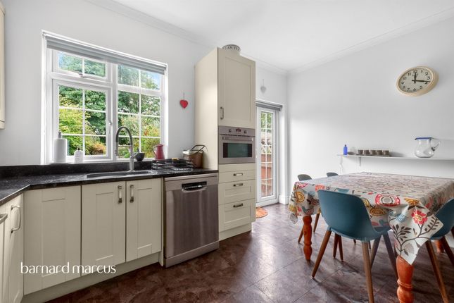 31, Pelton Avenue, Sutton photo 2