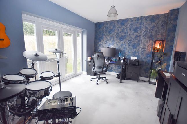 5, Briar Gardens, Market Drayton photo 4
