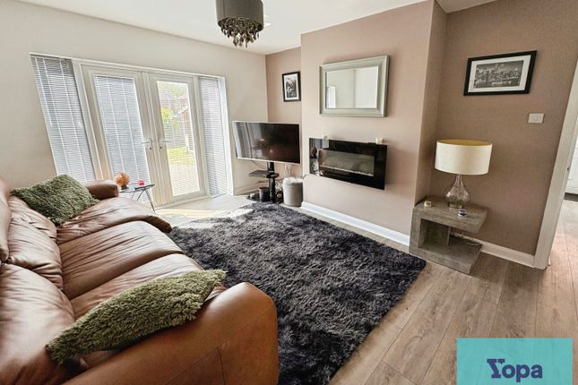 14, Ladybank Grove, Blurton, Stoke-on-trent photo 2