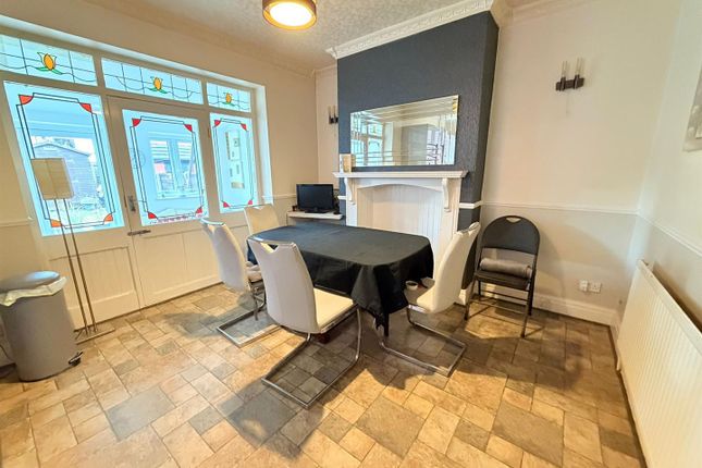 203, Newmarket Road, Ashton-Under-Lyne photo 3