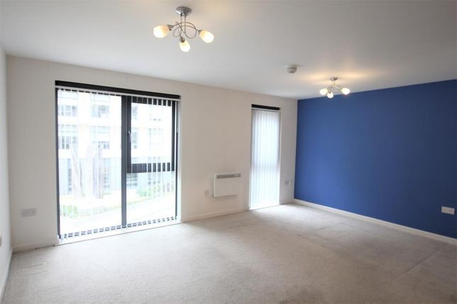 Studio to rent in Guildford Road, Woking