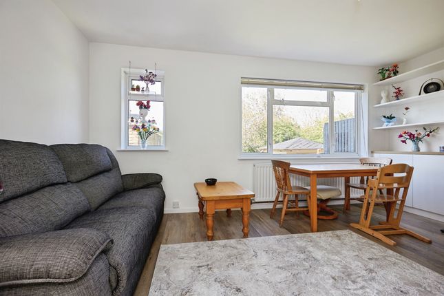 10, Cheshire Close, Salisbury photo 3