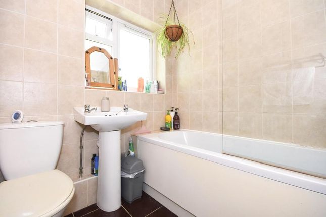 6, Cherry Avenue, Brentwood photo 2